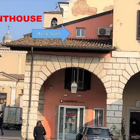 Desenzanoloft Stars In A Main Square Lägenhet Desenzano del Garda