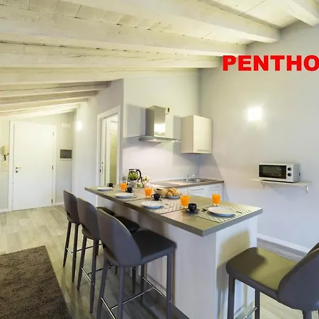 Desenzanoloft Stars In A Main Square Apartament *