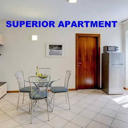 Apartament Desenzanoloft Stars In A Main Square Desenzano del Garda